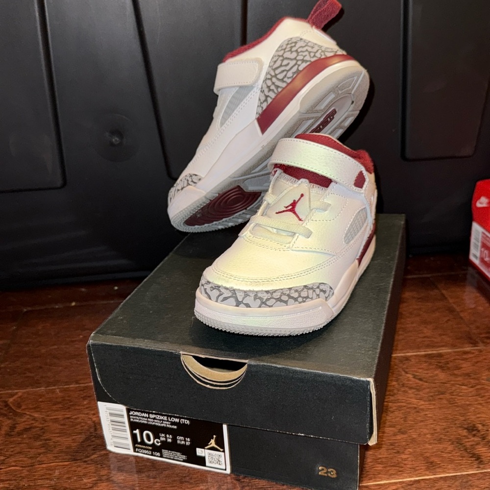 Jordan Spizike Low